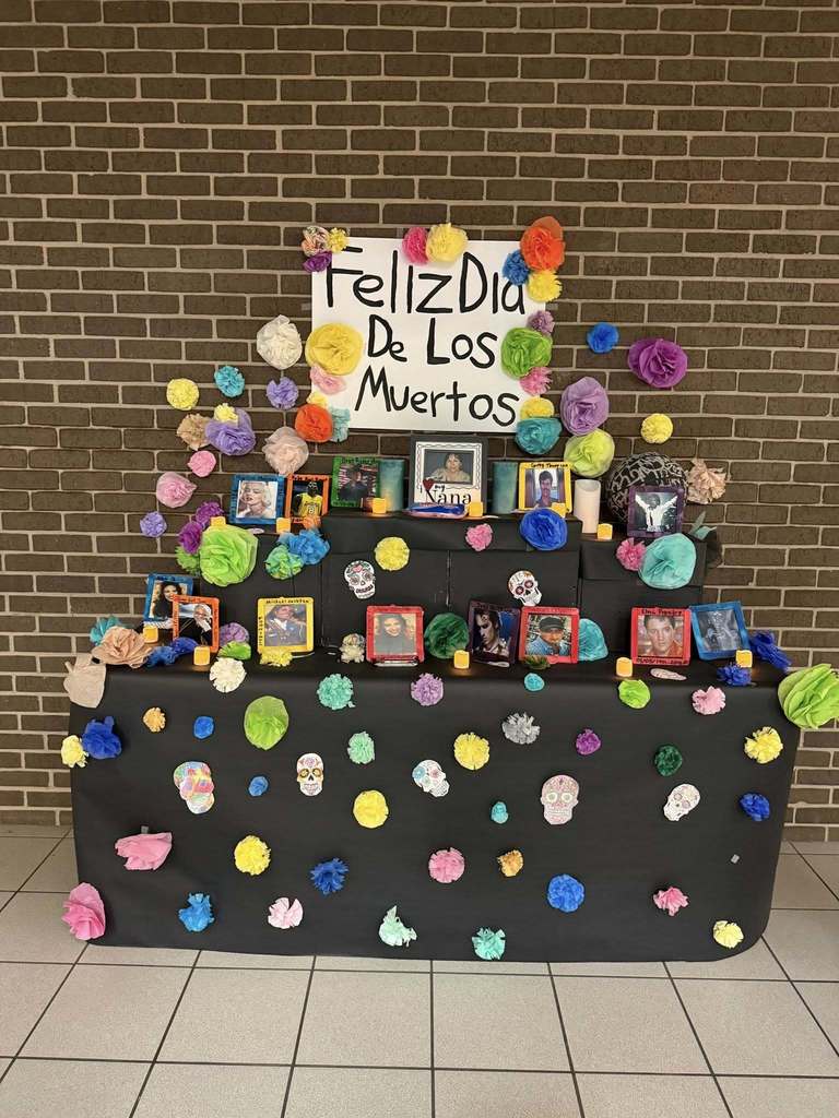 feliz dia de los muertos ofrenda made by students