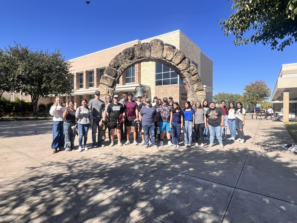 group of seniors on weatherford college tour