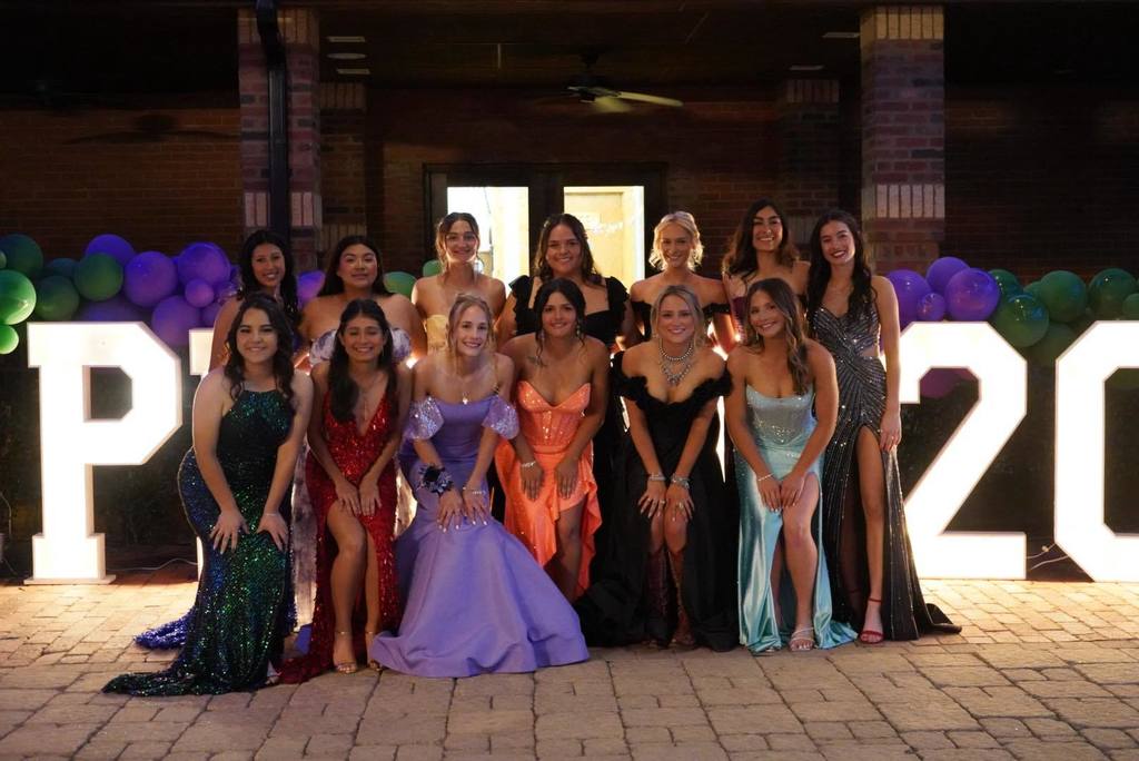 softball team group picture at prom