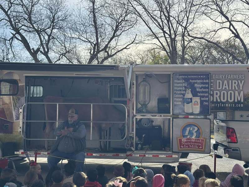 mobil dairy classroom trailor
