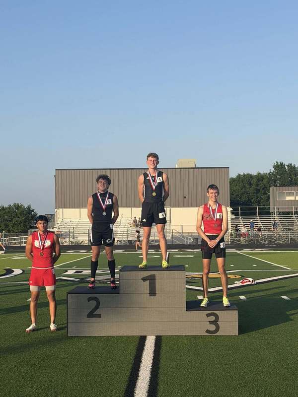 400 M podium winners in track