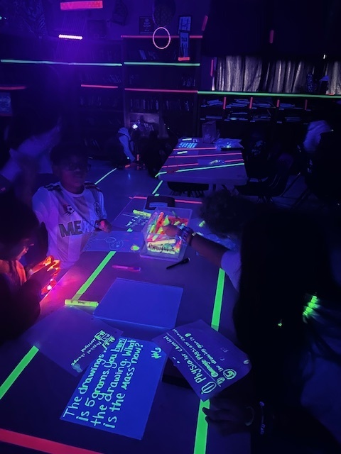 Mrs. Hanney's Science Class Glow Day  Fun!