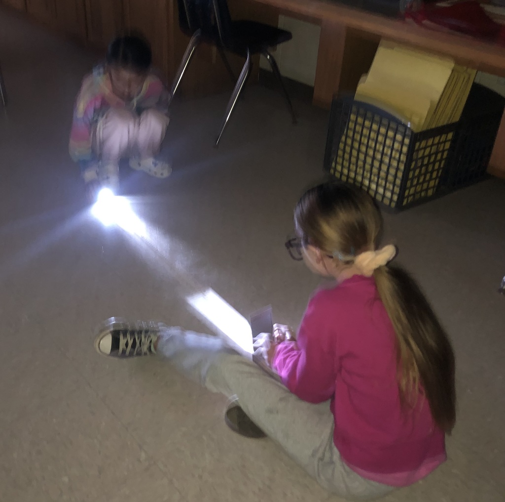 4th grade science class using lightwaves.