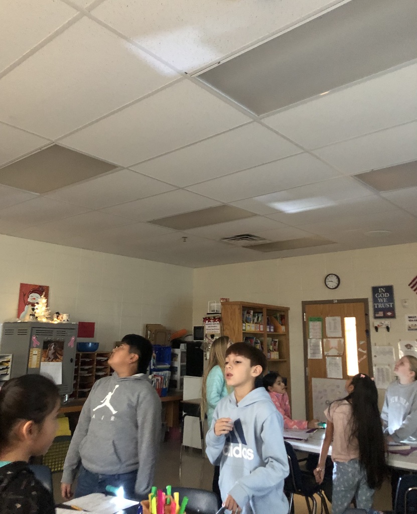 4th grade science class using lightwaves.