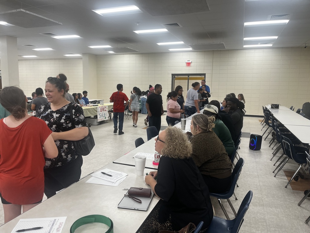 Parents, students and teachers at Parents Make a Difference Night.
