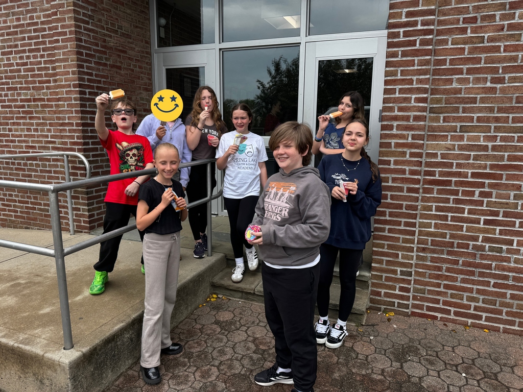 kids eating ice cream