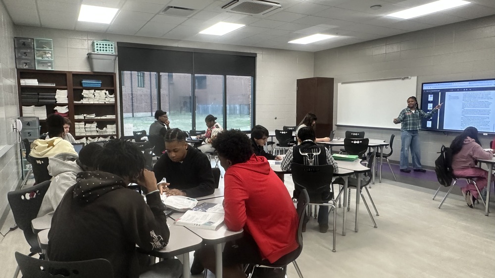 8th grade students collaborate during an ELA Class 