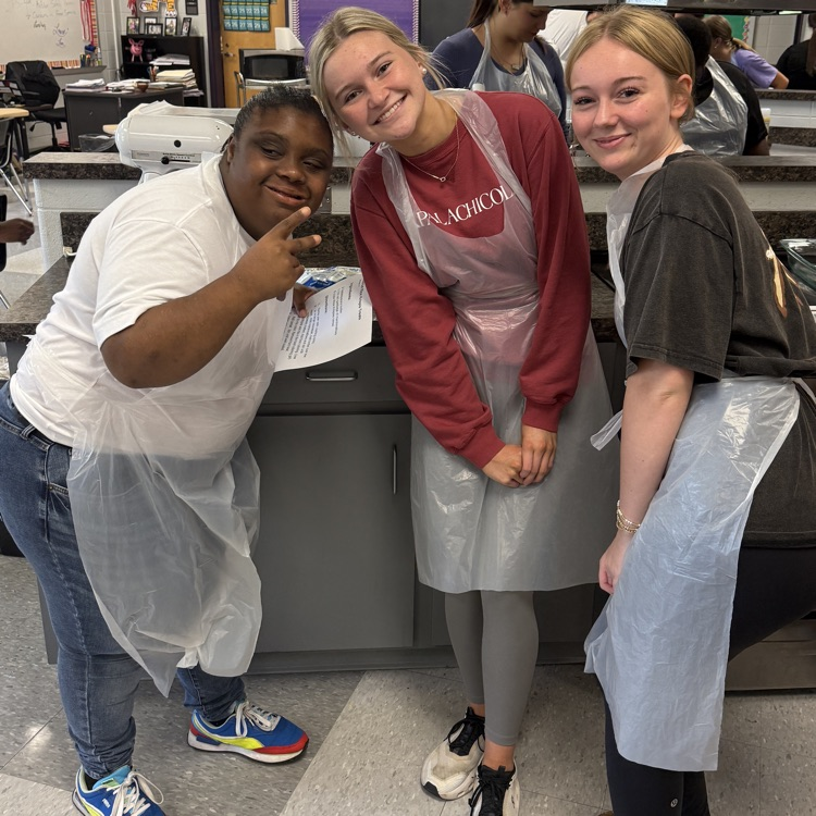 Students in Ms Griffin’s 4th block class partnered with students from Ms. Siebels’ and Ms. Barbers’ classes to make Bearcat Pride Rice Krispy treats.