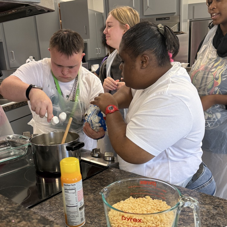 Students in Ms Griffin’s 4th block class partnered with students from Ms. Siebels’ and Ms. Barbers’ classes to make Bearcat Pride Rice Krispy treats.