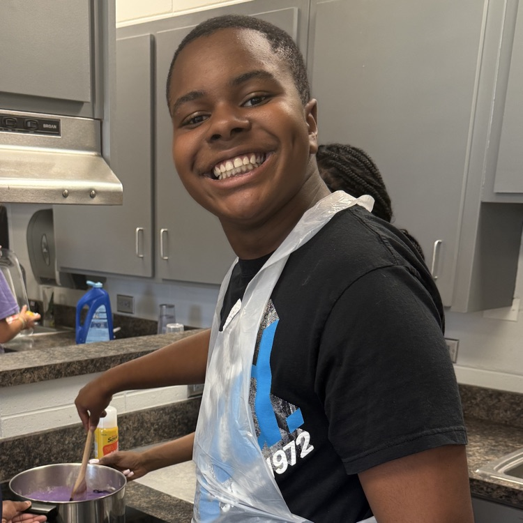 Students in Ms Griffin’s 4th block class partnered with students from Ms. Siebels’ and Ms. Barbers’ classes to make Bearcat Pride Rice Krispy treats.