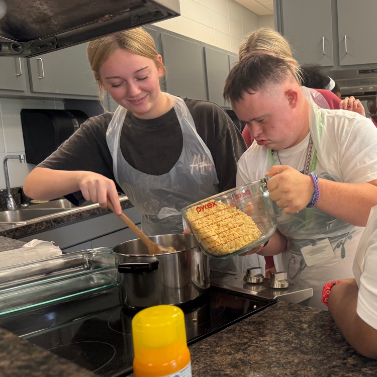 Students in Ms Griffin’s 4th block class partnered with students from Ms. Siebels’ and Ms. Barbers’ classes to make Bearcat Pride Rice Krispy treats.