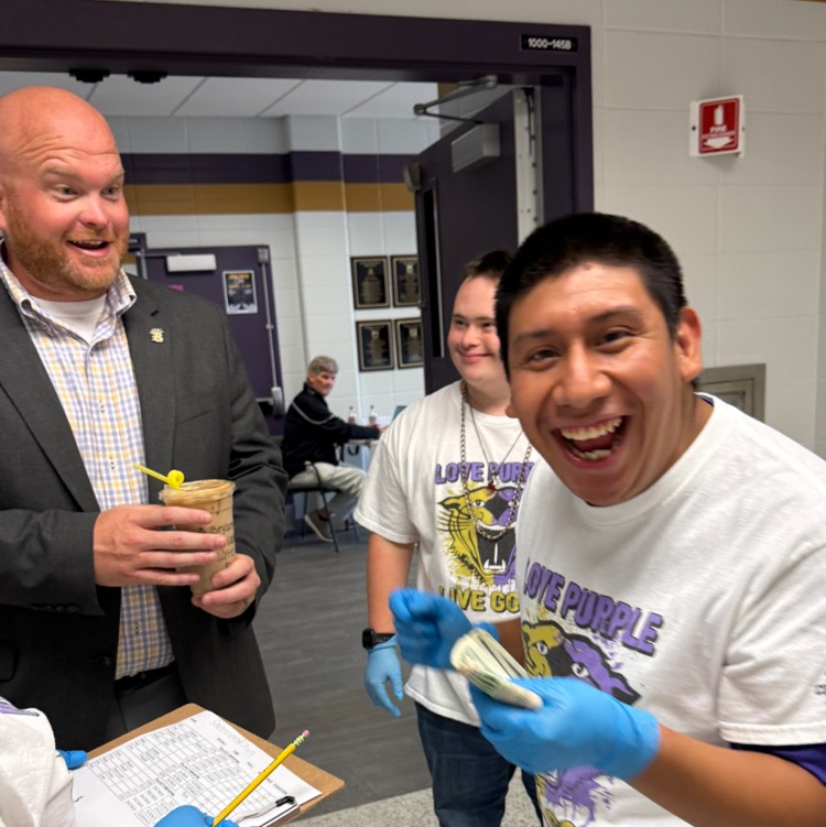 Bearcats Brew students helped out faculty and staff kick off their Friday with specialty coffees and teas