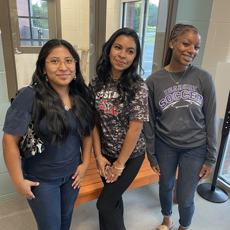 The Anchor Club is excited to partner with the Bainbridge-Decatur County Humane Society.  Members can't wait to help with all aspects of volunteering. 