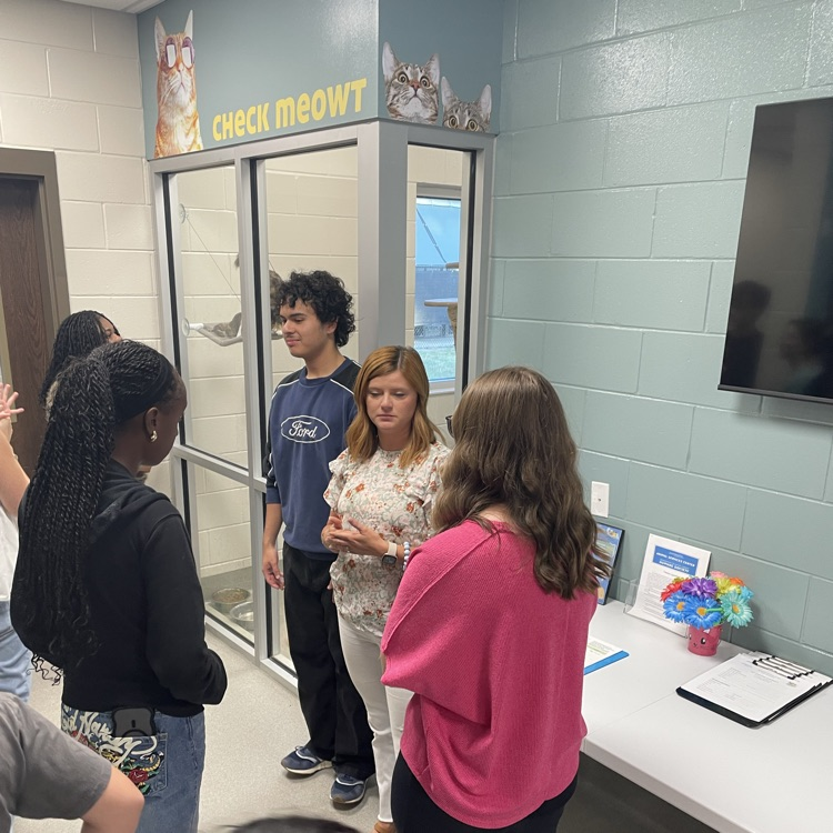 The Anchor Club is excited to partner with the Bainbridge-Decatur County Humane Society.  Members can't wait to help with all aspects of volunteering. 