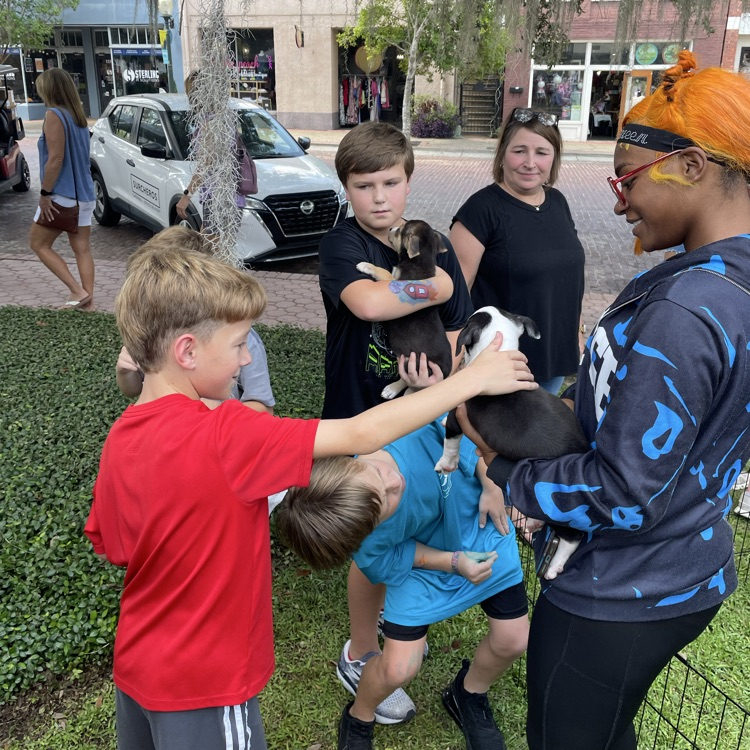 Anchor Club members helped the Humane Society at Rivers South by encouraging people to adopt some precious puppies and a cool older dog. They also stressed the importance of spaying/neutering pets.