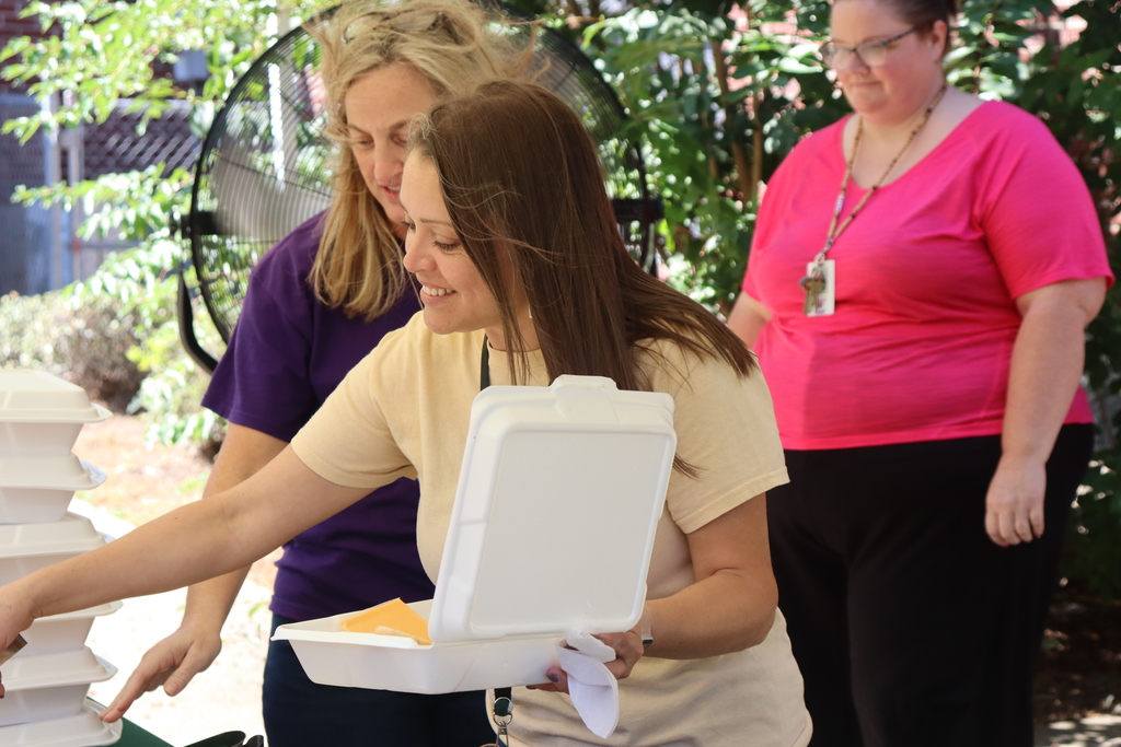 Women smiles with to go box will fixing a plate