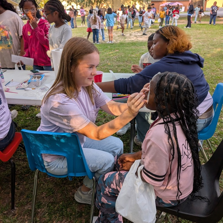 Anchor Club members had fun volunteering at Hutto Elementary's fall festival today. 