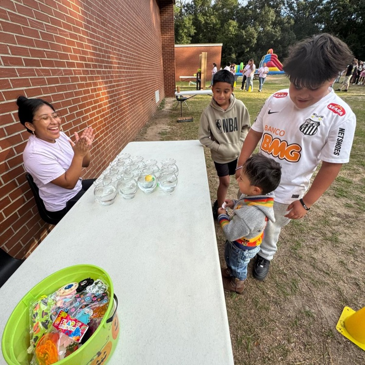 Anchor Club members had fun volunteering at Hutto Elementary's fall festival today. 