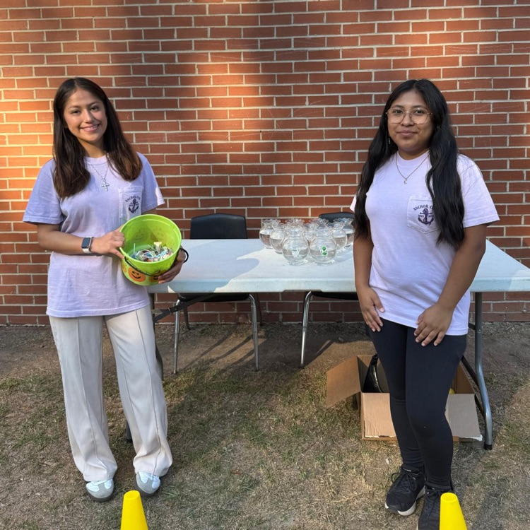 Anchor Club members had fun volunteering at Hutto Elementary's fall festival today. 