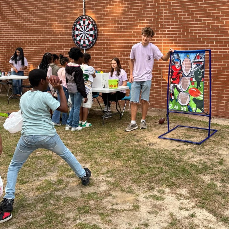 Anchor Club members had fun volunteering at Hutto Elementary's fall festival today. 