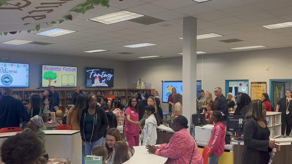 Parents gather at Starbooks!