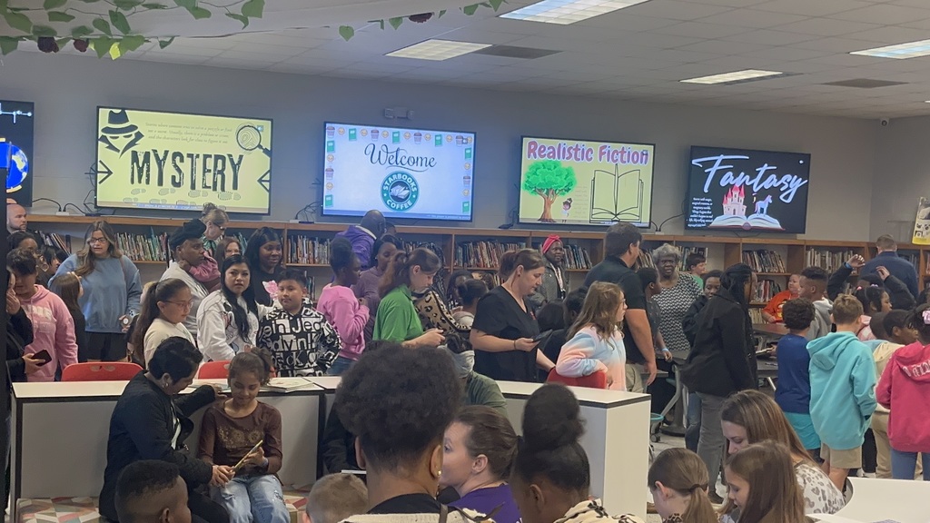 Parents gather at Starbooks!