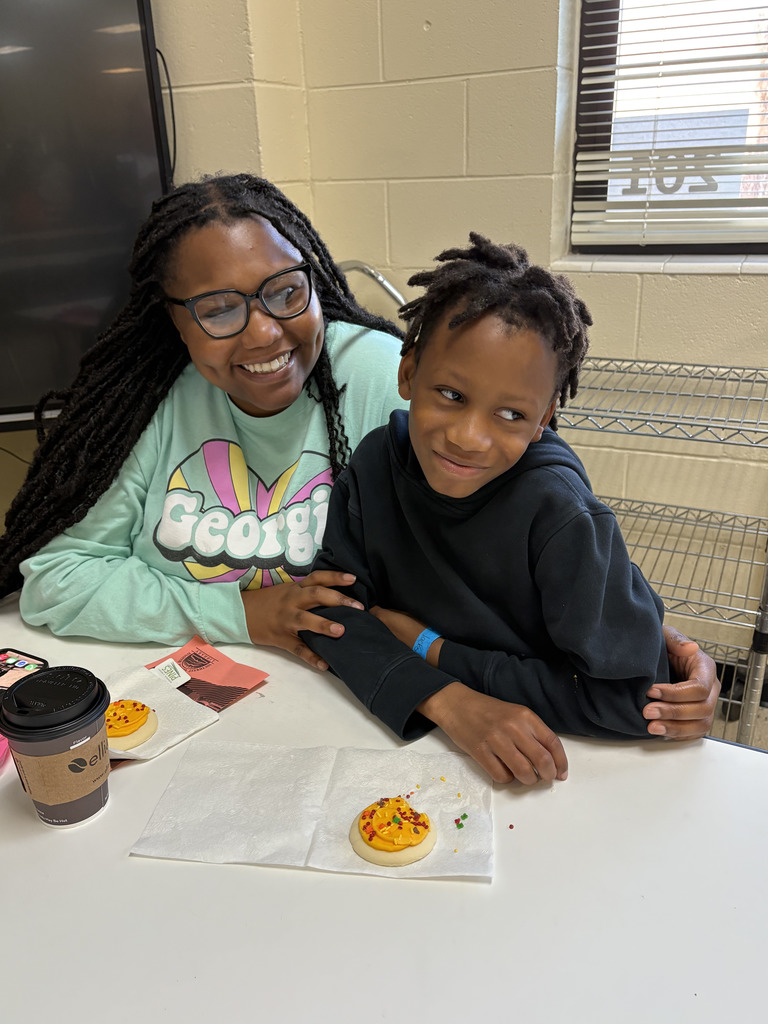 Parents gather at Starbooks!