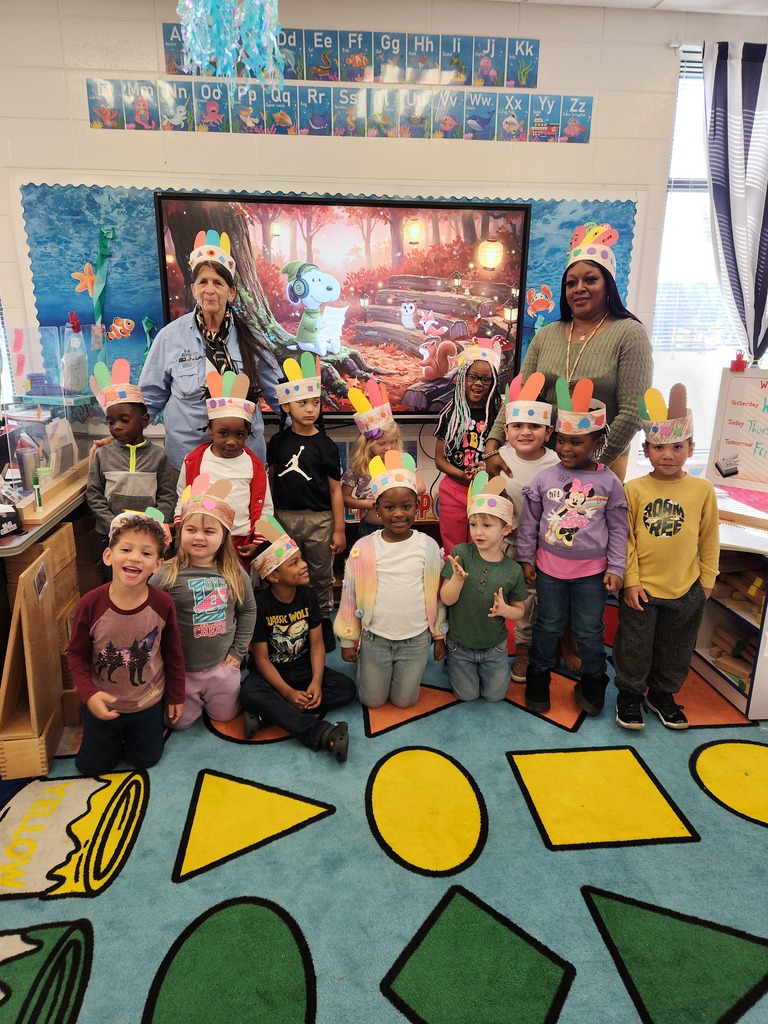 MR. ALDAY'S CLASS IS READY FOR THANKSGIVING LUNCH... HERE WE COME!!!