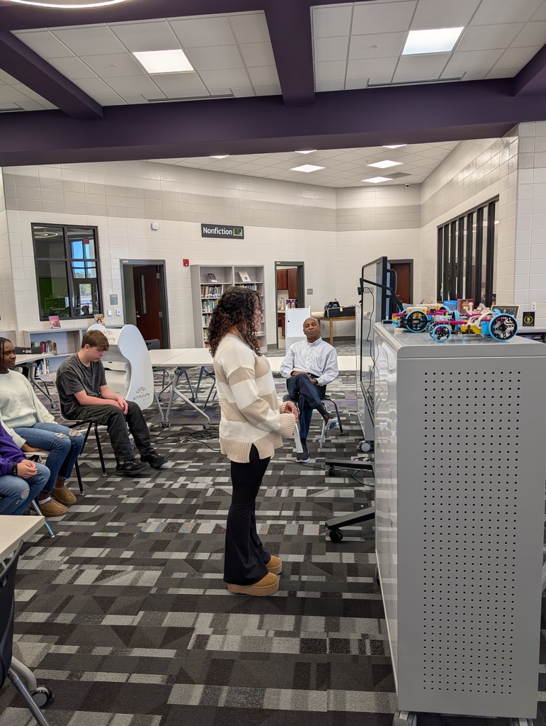Waiting to weigh into the discussion at Bainbridge Middle School via Zoom with Astronaut, Dr. Sandra Magus.