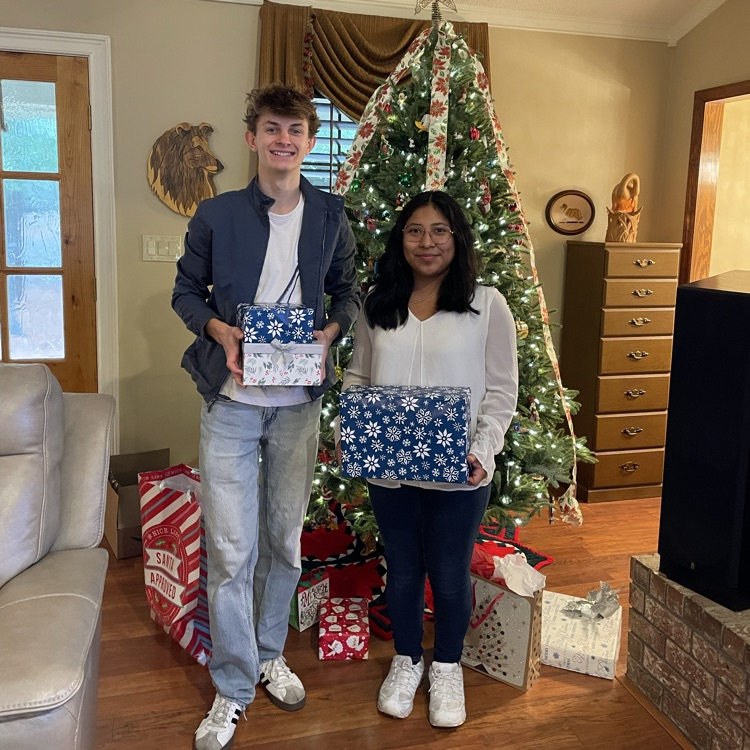 Anchor Club  members Angelica DeJesus and Mitchell Carter along with sponsors Dr. Chambers and Ms. Hawthorne joined the Pilot Club for their Christmas luncheon today.  