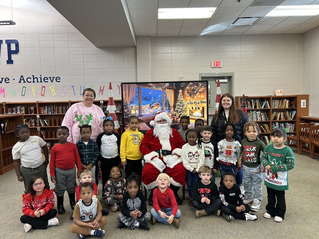 ❤️💚Mrs. Giddens and Ms. Kaitlyn’s class was on the nice list and had a visit from Santa! 🎅🏻 
