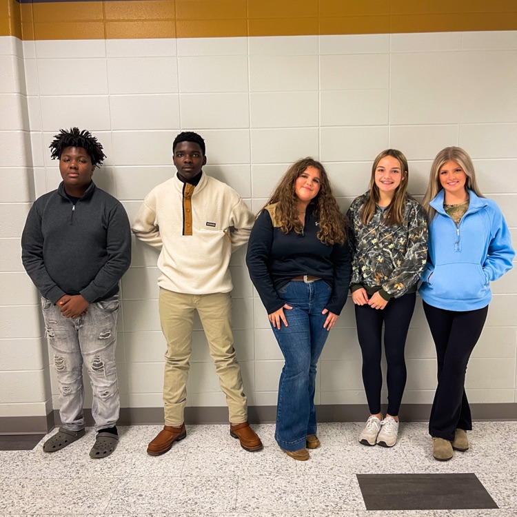 Our students sure looked nice on the first Quarter-zip Thursday. (Photo credits- Chloe Meredith)