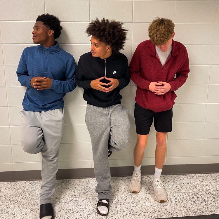 Our students sure looked nice on the first Quarter-zip Thursday. (Photo credits- Chloe Meredith)