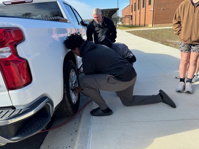 Jeff Lynn from Delta Tire works with an 8th grade student.