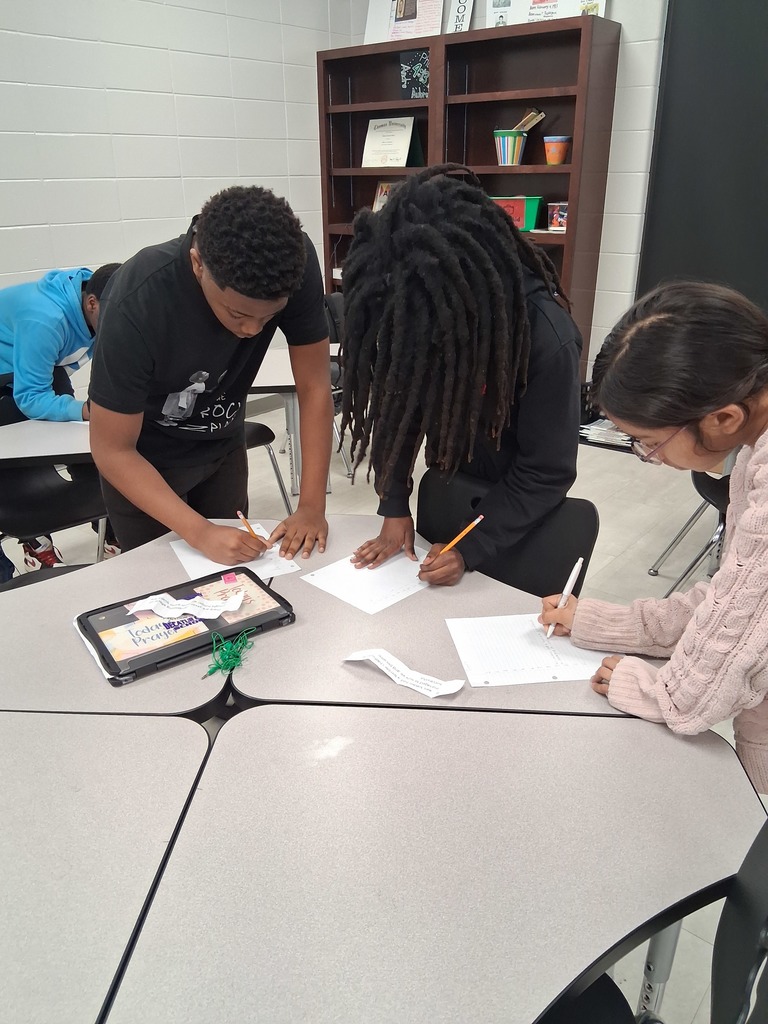 6th grade students identify complete or run on sentences. 