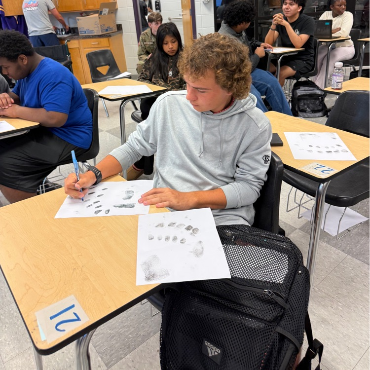Mrs. Hayes’ Introduction to Healthcare class teamed up with Officer Akins’ Introduction to Law class to teach students about fingerprinting and its importance in both healthcare and law enforcement