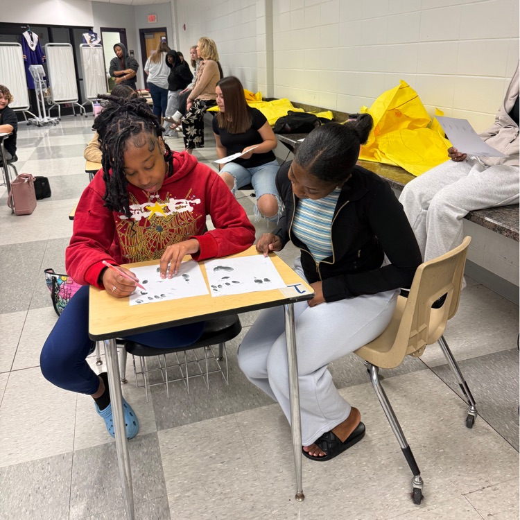 Mrs. Hayes’ Introduction to Healthcare class teamed up with Officer Akins’ Introduction to Law class to teach students about fingerprinting and its importance in both healthcare and law enforcement