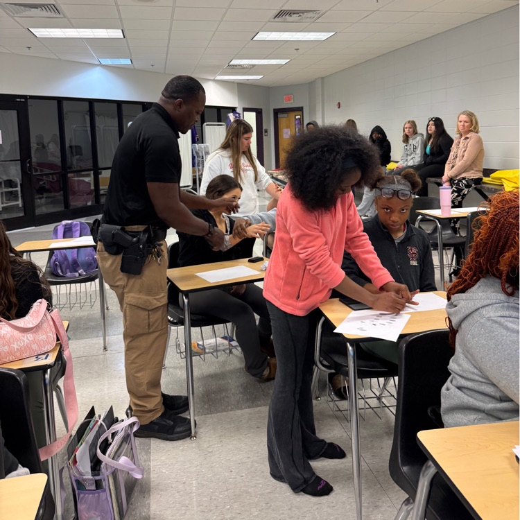 Mrs. Hayes’ Introduction to Healthcare class teamed up with Officer Akins’ Introduction to Law class to teach students about fingerprinting and its importance in both healthcare and law enforcement
