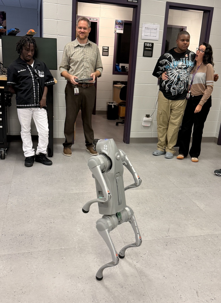 Mrs. Siebel's class visited Mr. Kelley's Technology class