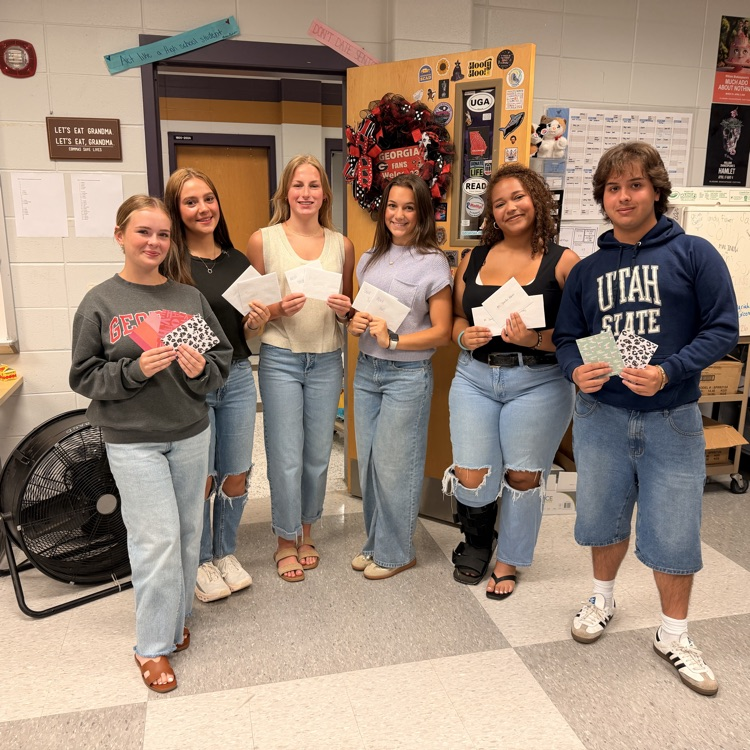 Anchor Officers wrote cards of welcome to the new teachers at BHS. 