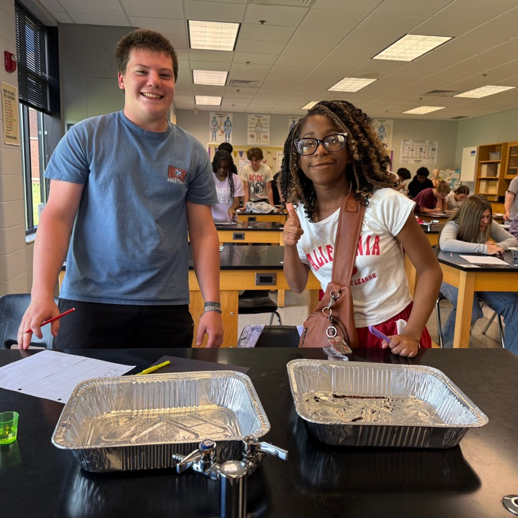 Biology students got hands-on experience exploring the characteristics of life! Students used both a model and a live worm to observe, identify, and connect the characteristics that all living organisms share.