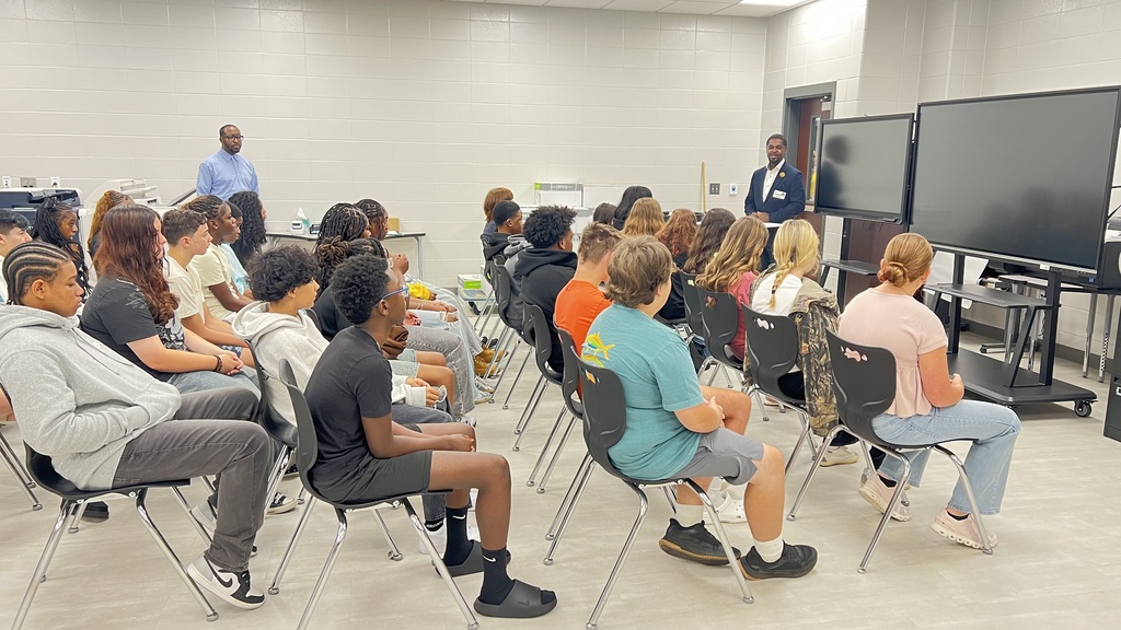 Students from Ms. Shields and Mr. Stephens GA History Class meet with Councilman Close