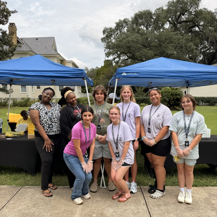 Anchor Club members helped the T&S Foundation with the Community Feed today. 