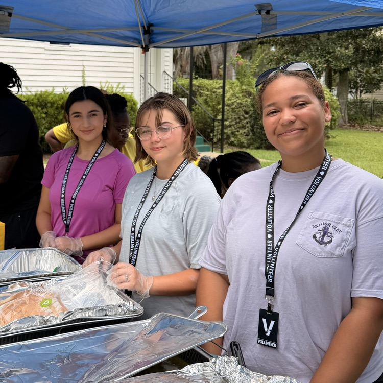 Anchor Club members helped the T&S Foundation with the Community Feed today. 