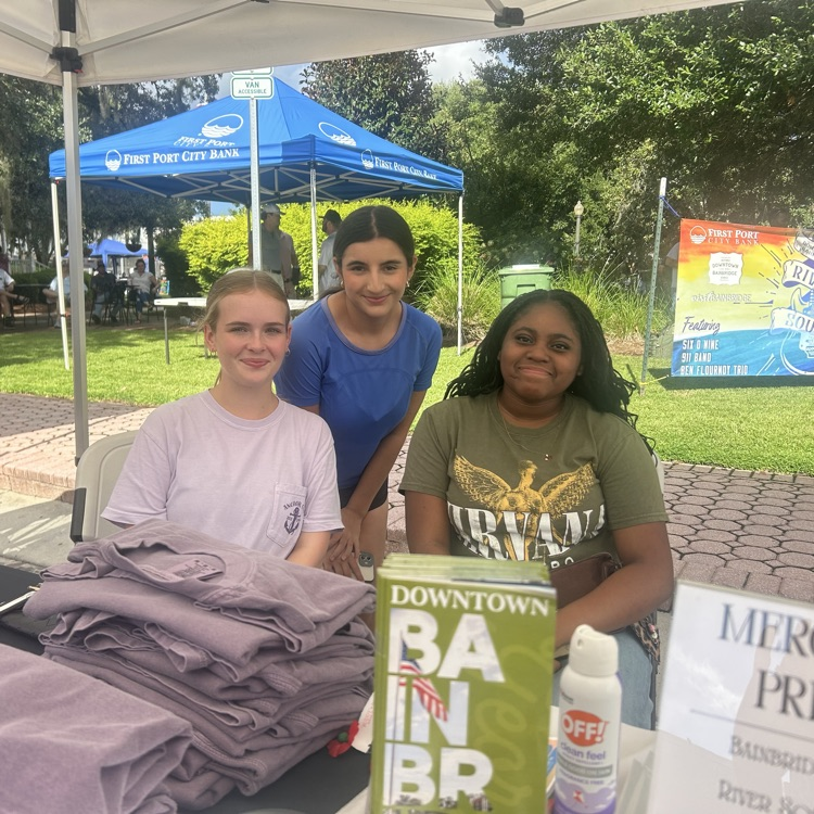 Some Anchor members volunteered at the River South Music and Arts Festival. 