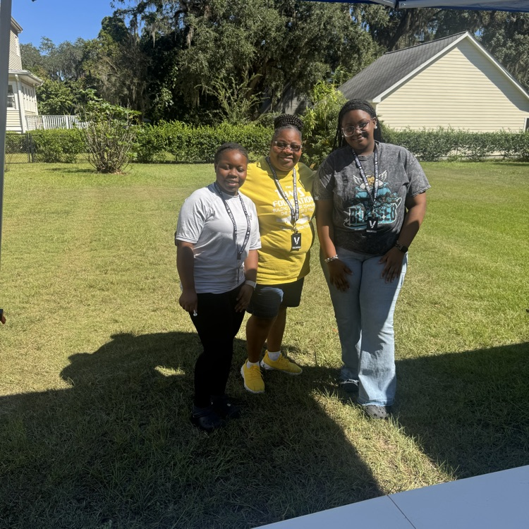 Anchor Club members Lohndon Williams and Chevelle Edwards helped with the T and S Foundation's Community Street Feed.  