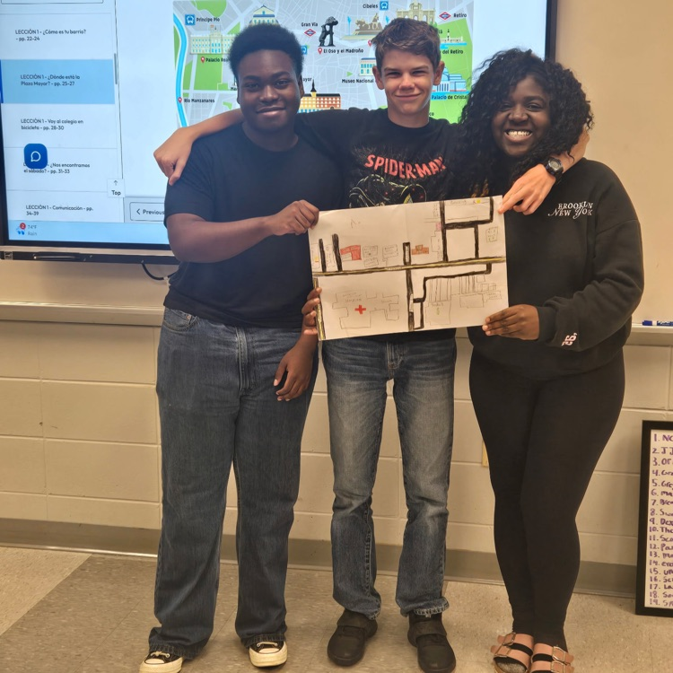 Spanish III students make maps to study living in a bigger city