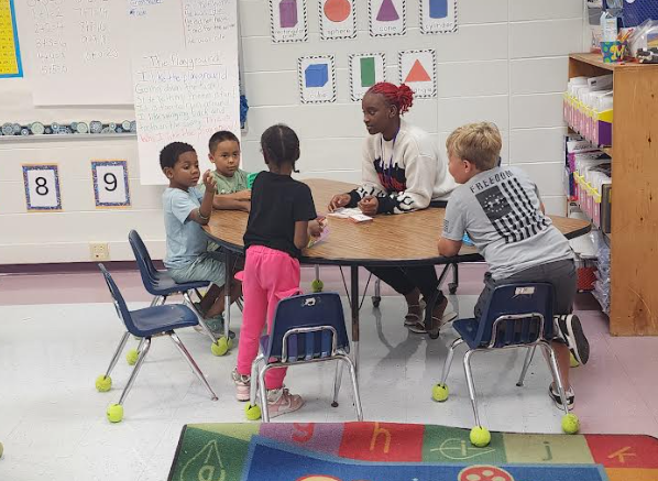 HS ECE Intern Jessiah Robinson helps a small group of students during her internship — gaining real-world experience and making a difference in young learners’ lives.