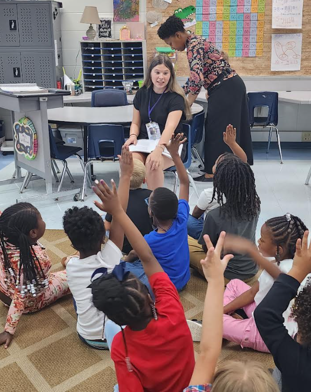 Bearcat ECE Intern Cassidy Marshburn assists her West Bainbridge Primary mentor teacher during reading instruction. Hands-on experiences like this help our future educators strengthen their teaching skills and passion for learning!
