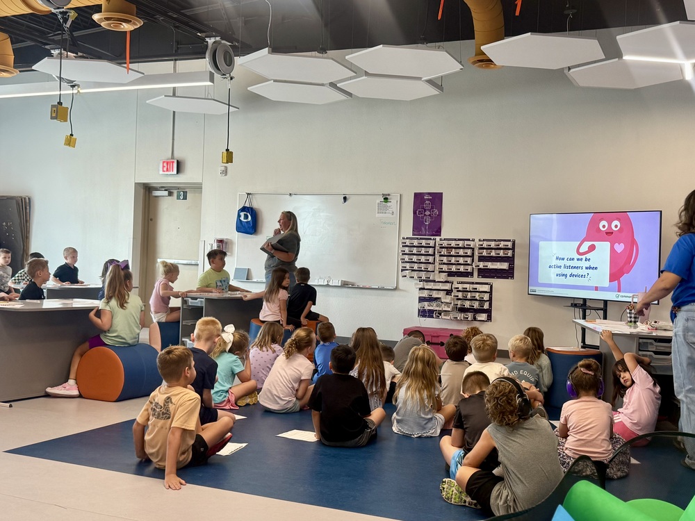 Photo Inside Stem classroom using technology